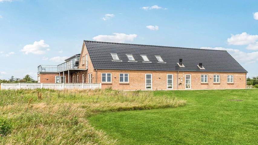 Ferienhaus für 31 Personen, mit Whirlpool und Balkon sowie Pool