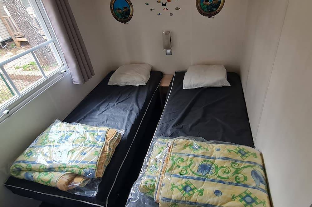 Mobilhome Premium 3 Chambres 6p Camping Domaine Ste Baume Face à la Piscine in Nans-les-Pins, Brignoles region
