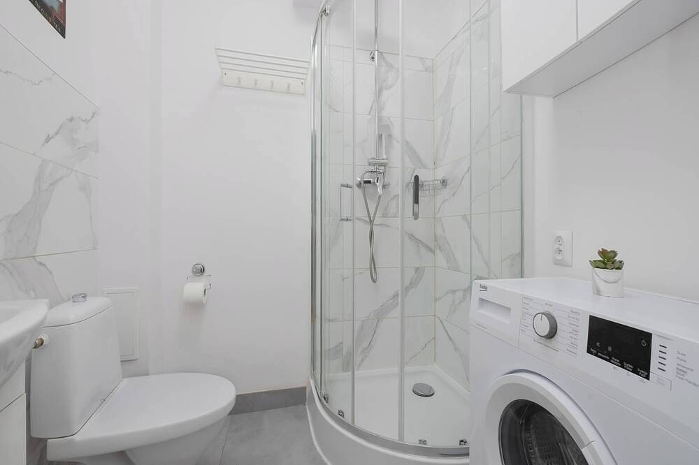 Entire apartment, Cozy Apartment for Friends | Great Location Close to the Metro in Żoliborz, Warsaw