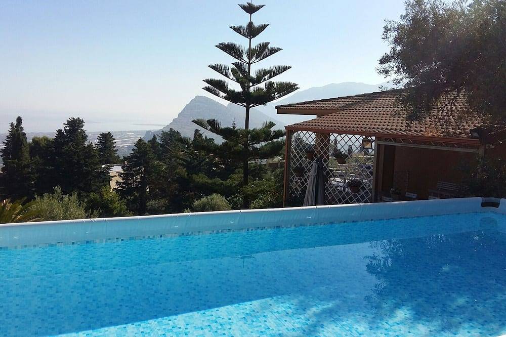 Villa Lomarchi Holiday Home in Carini, Palermo Province
