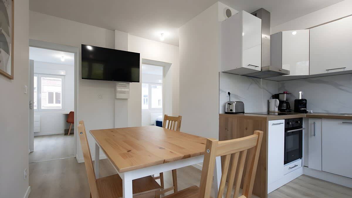 Appartement entier, Ã 2 pas de la gare dâArras â¢ 3ch â¢ 3 sdb in Arras, Région d'Arras