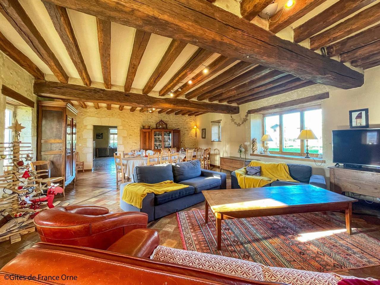 Casa rural de lujo con piscina cubierta, amplio jardín y vistas espectaculares en Rémalard en Perche in Dorceau, Parc naturel régional du Perche