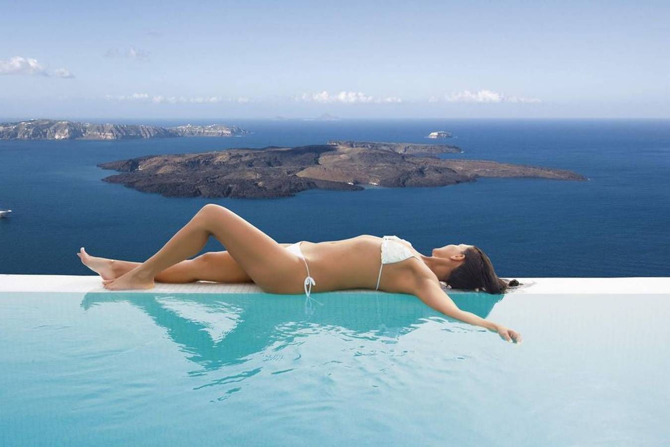 Amazing Santorini Villa | Villa Moonlight | 1 Bedroom | Infinity Pool & Outdoor Heated Jacuzzi |Stunning Sea Views | Imerovigli in Firostefani, Imerovigli