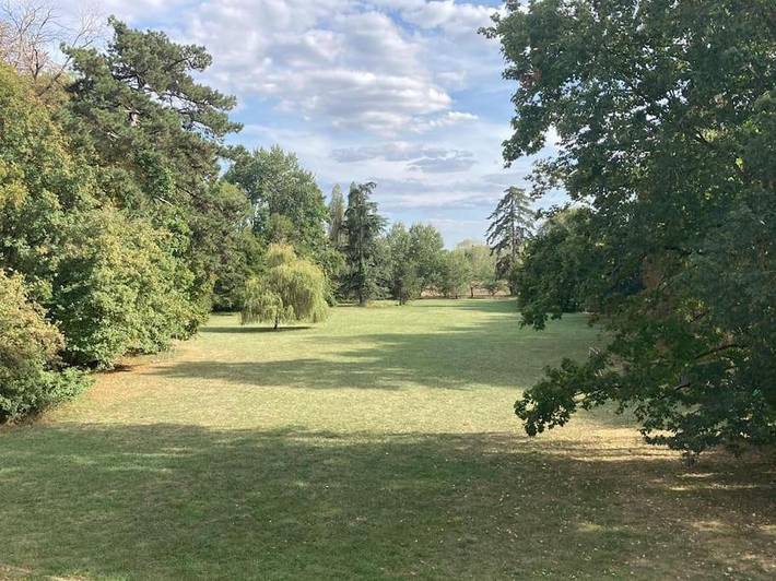 Location de vacances pour 28 personnes, avec jardin et piscine à Saint-Éloy-de-Gy - 2