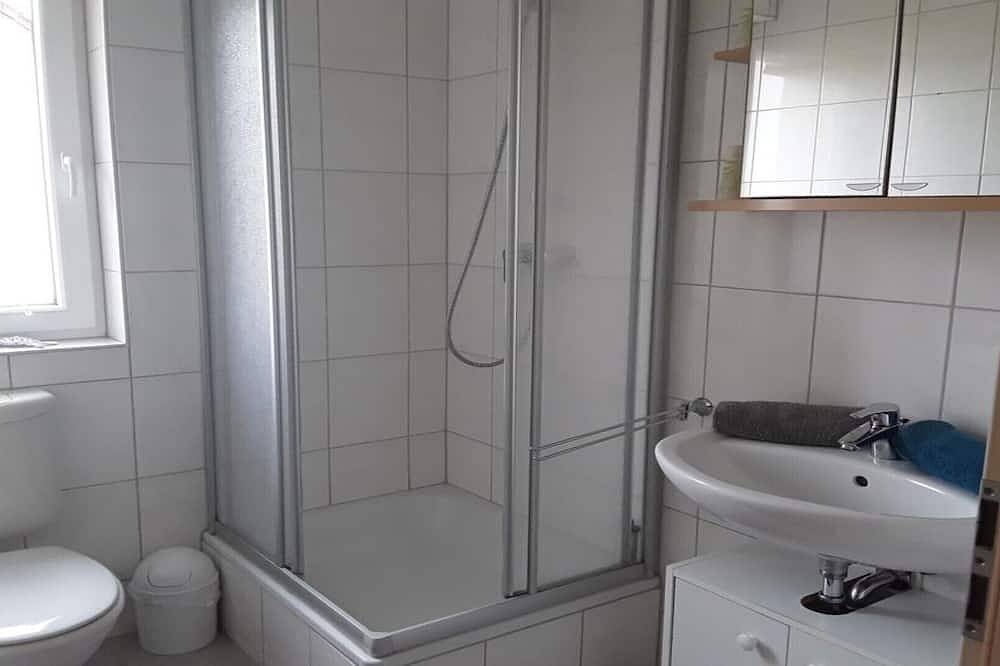 Ganze Wohnung, Kinderfreundliche Ferienwohnung mit Terasse, 800m bis zum Strand in Groß Schwansee, Kalkhorst