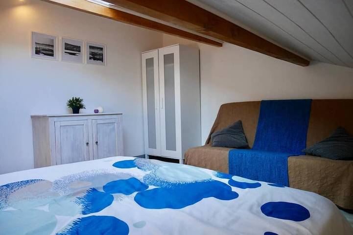 Location de vacances pour 7 personnes, avec jardin ainsi que terrasse et jacuzzi à Saint-Genès-Champanelle - 4