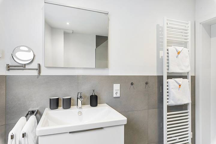 Ganze Wohnung, Ferienwohnung 'Buchfink B, 50qm' mit Bergblick, privater Terrasse und Wlan in Lennestadt, Sauerland