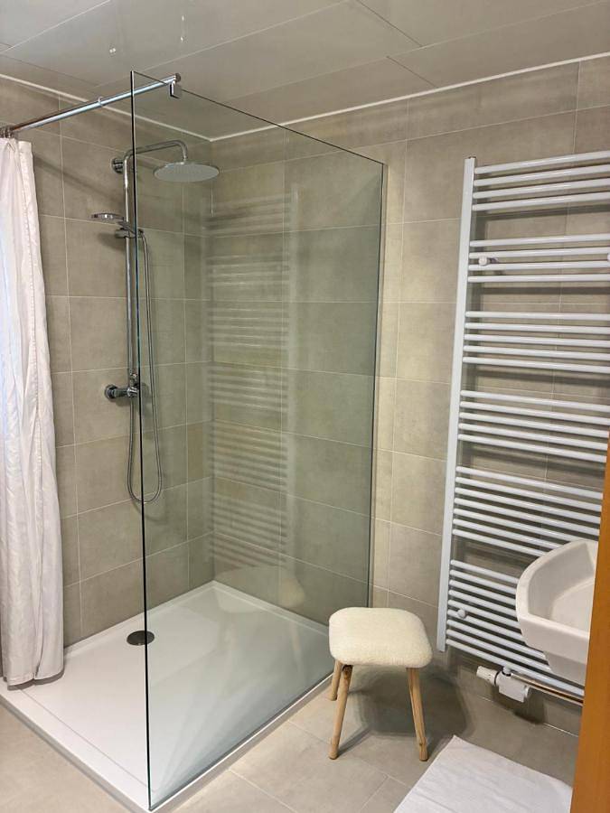 Ganze Wohnung, Toms Ferienhütte in Annweiler, Trifelsland
