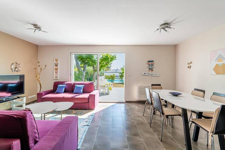 Gîte pour 4 personnes, avec jardin et terrasse dans Plage De L Anse De L Arene - 4