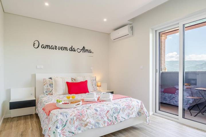 Location de vacances pour 2 personnes, avec piscine et terrasse ainsi que vue et jardin dans Santa Marinha do Zêzere - 3