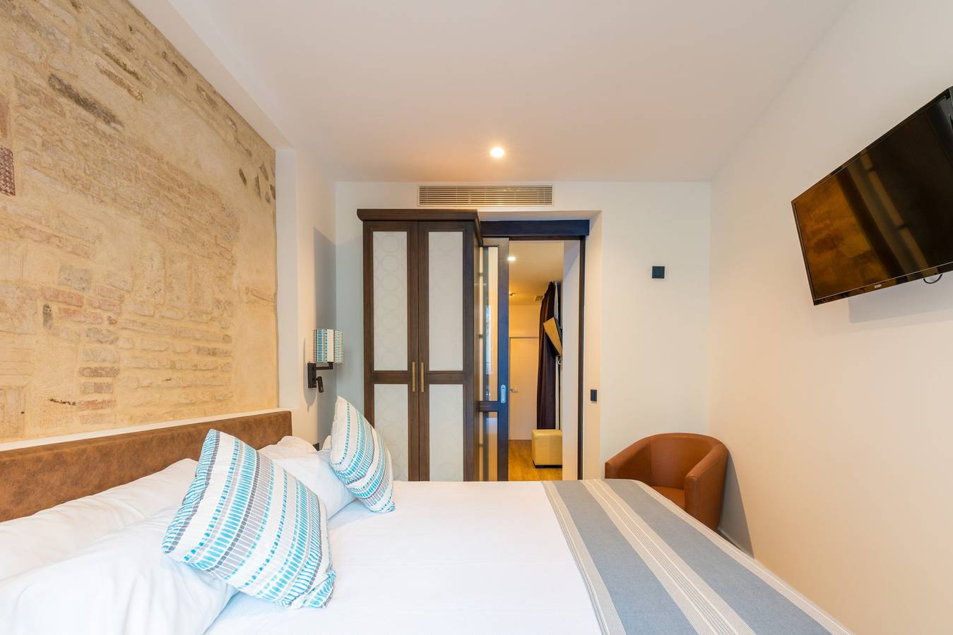 Ganze Wohnung, Suite Balkon Magdalena: Private Terrasse, Pool & Wlan im Herzen von Sevilla in Casco Antiguo, Sevilla