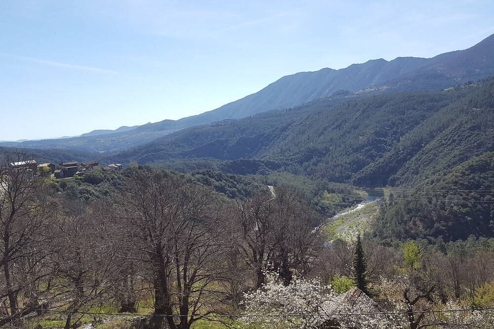 Gîte du bonelli avec jacuzzi toute l'année et piscine, proche Les Vans in Malarce-sur-la-Thines, Parc naturel régional des Monts d'Ardèche
