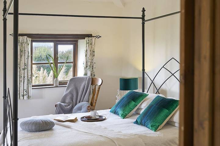 Barn Conversion With Indoor Swimming Pool In Stunning Rural Location Near Ocean in Cornouailles