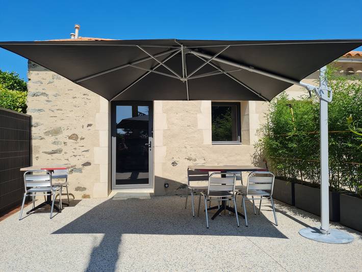 Gîte pour 4 personnes, avec Terrasse ainsi que Jardin et Piscine