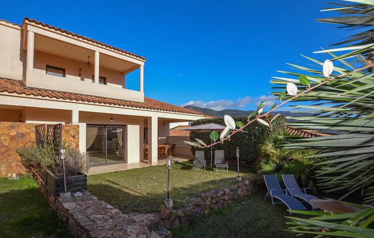 Location de vacances pour 8 personnes, avec jardin et terrasse, animaux acceptés à Vico - 2