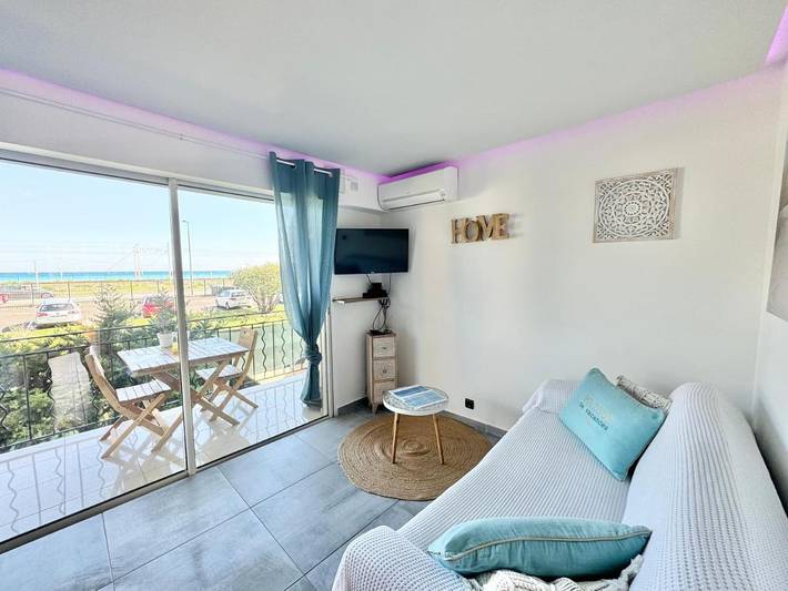 Gîte pour 2 personnes, avec Balcon ainsi que Piscine et Vue dans Marineland (Juan-les-Pins)