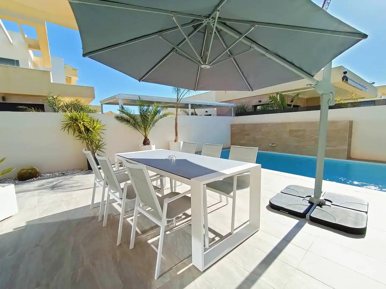 Neubauvilla mit Pool, Seeblick, Wlan & Klimaanlage in Los Montesinos in La Herrada, Los Montesinos