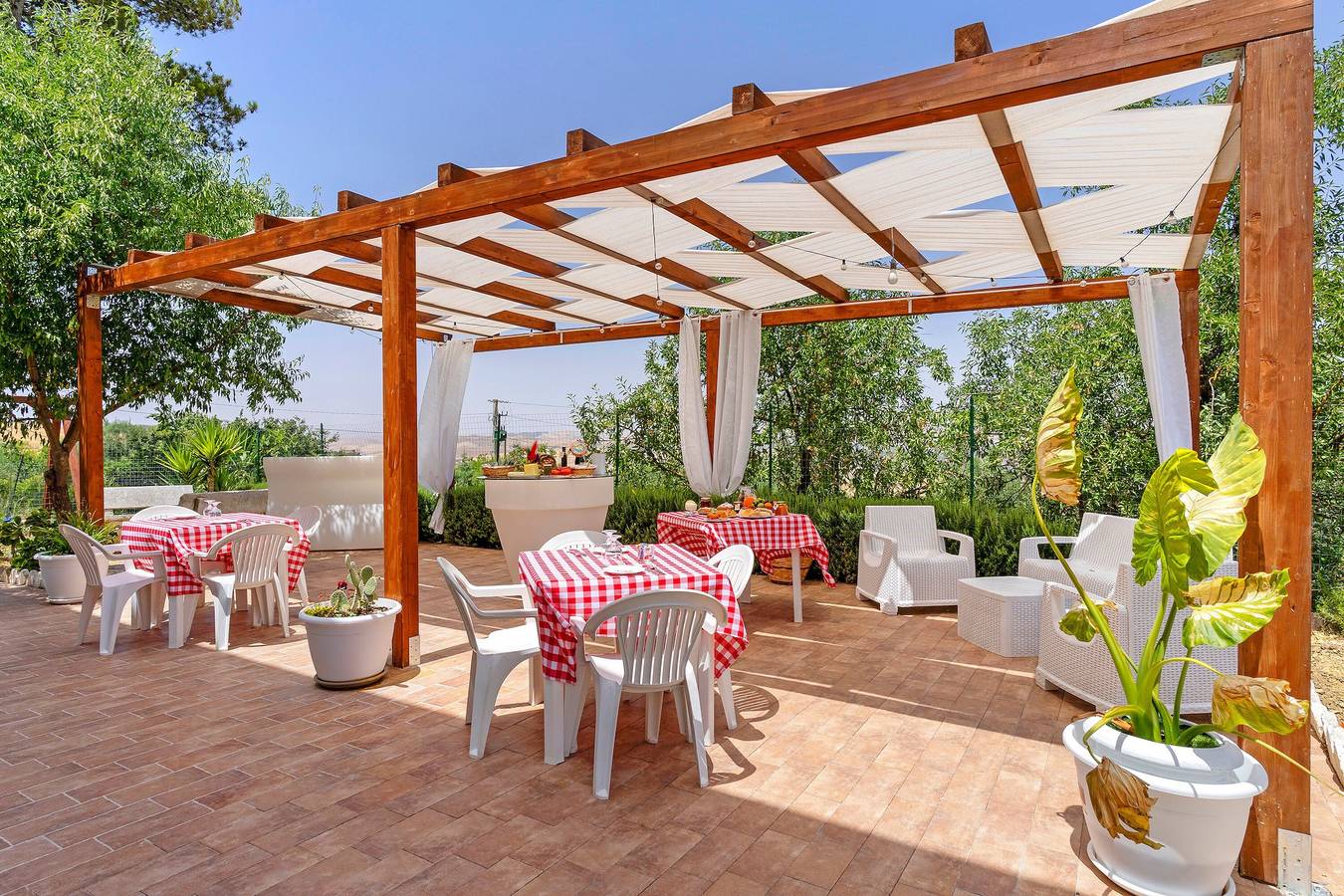 New Life Villalba Resort - Room '102' with Shared Terrace, Wi-Fi and Air Conditioning in Villalba, Caltanissetta Province