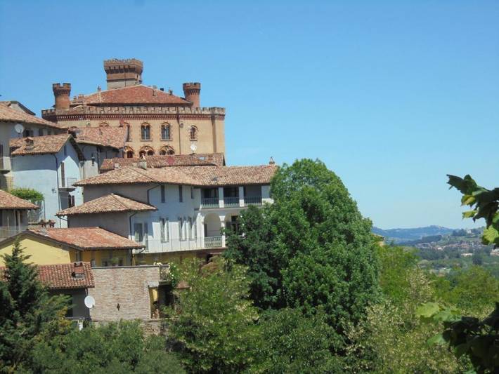Casa vacanza per 2 persone, con panorama e terrazza, con animali domestici in Barolo