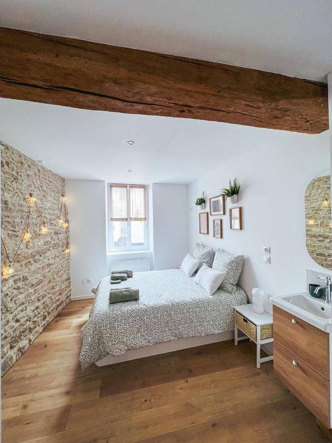Appartement entier, One-Bedroom Apartment in Gevrey-Chambertin, Région de Dijon
