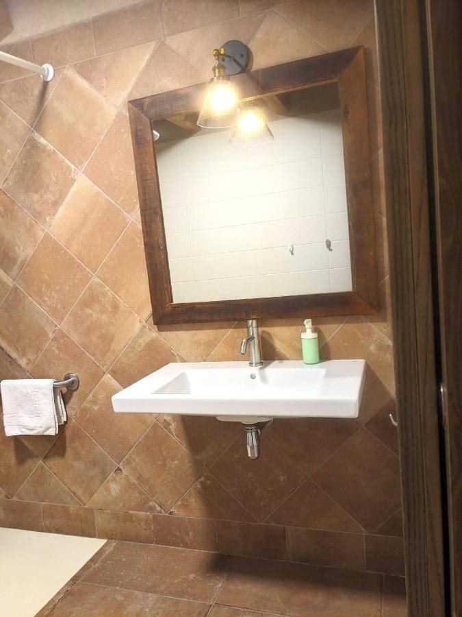 Casa rural para 17 personas, con jardín además de vistas y piscina, Se admiten mascotas en Bages - 2