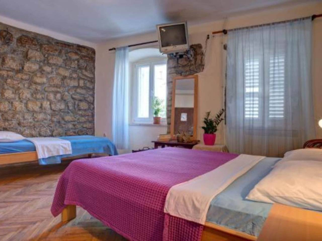 Quaint & Affordable Stay in Budva Traditional Stone House - Family Room 2 in Budva, Opština Budva