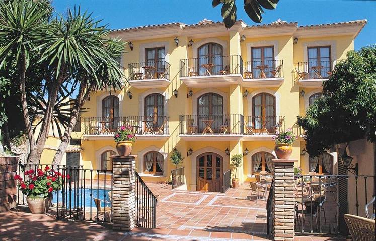 Hôtel pour 2 personnes, avec piscine et bassin pour enfant ainsi que jardin et vue