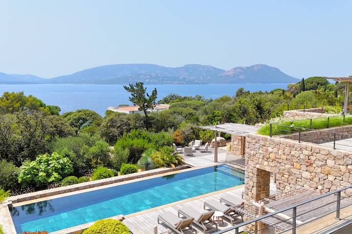 Maison de vacances pour 12 personnes, avec Terrasse ainsi que Jardin et Piscine dans Cala Rossa