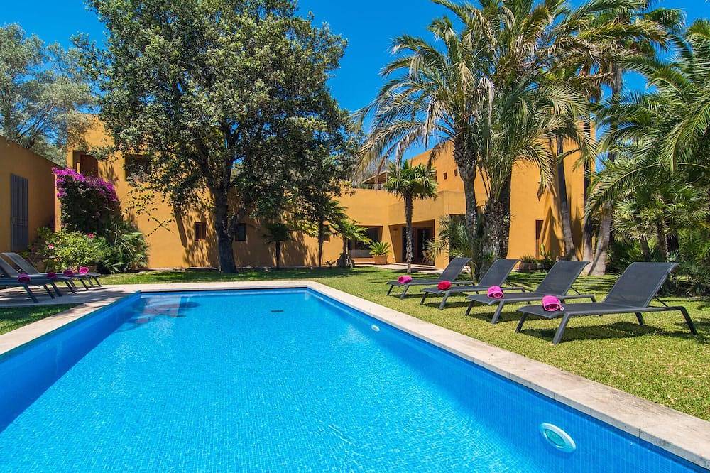 Beach front home in Cala Millor in Cala Bona, Son Servera
