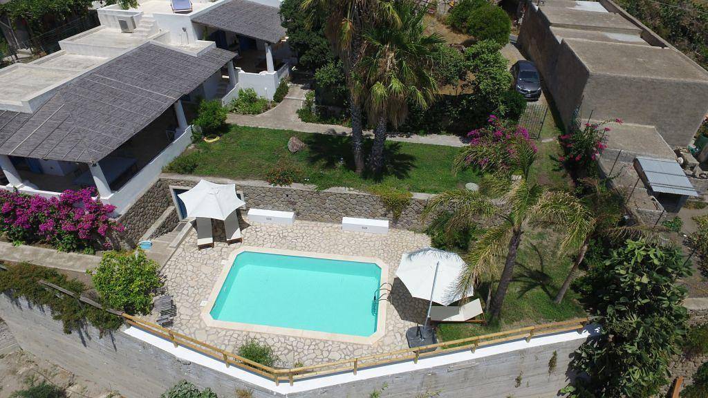 Ausgezeichnete Villa mit Schwimmbad, Panoramaterrassen in Lipari