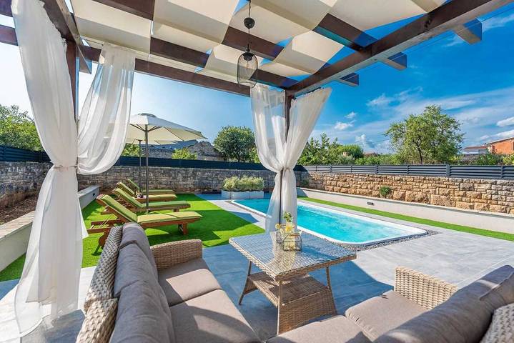 Villa für 5 Personen mit Garten in Pridraga, Donji Karin