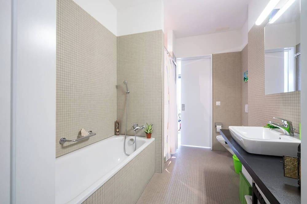 Entire apartment, Luxury Apartment. Great Location. High Speed Wi-Fi in Zurich, Zurich district