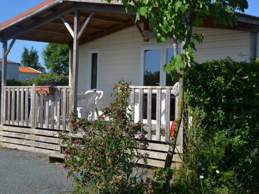 Camping Paradis - De la Motte  - Chalet 3 personnes - Chalet Confort 1Ch 18M2 in Vendrennes, Région de La Roche-sur-Yon