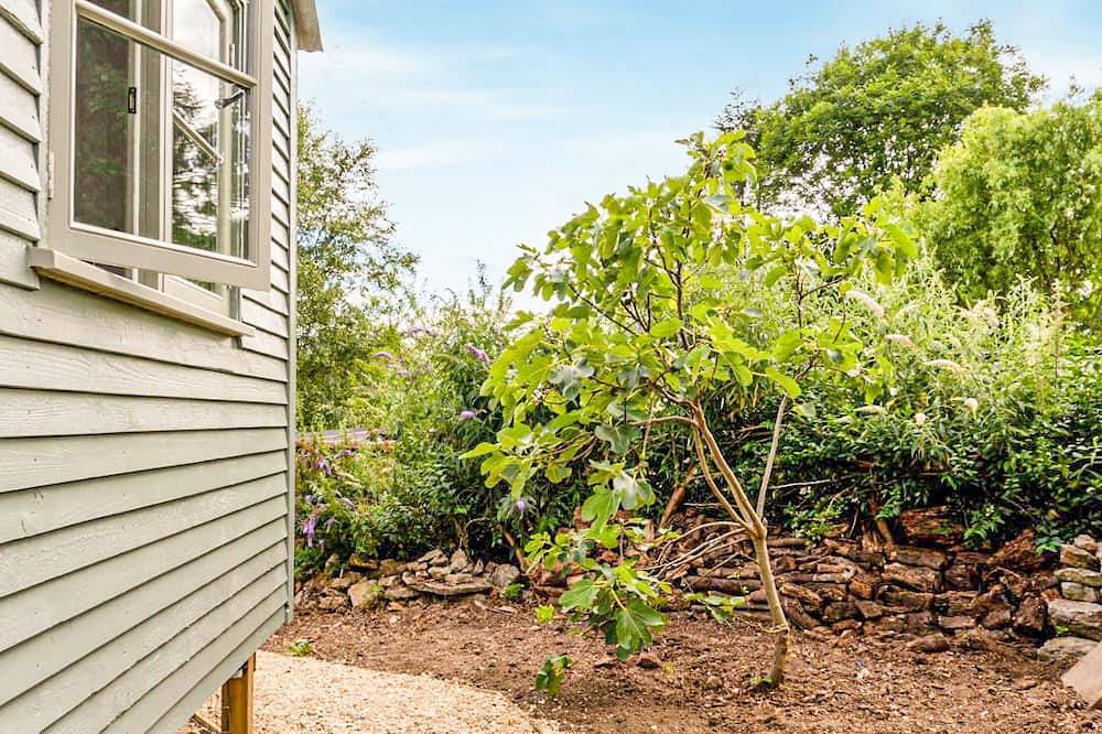 Fig Tree Shepherds Hut in Bridport, Dorset
