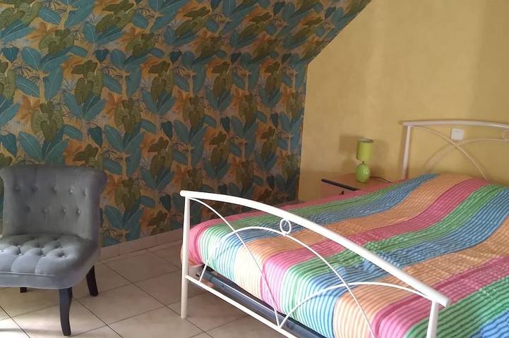 Location de vacances pour 6 personnes, avec balcon et piscine à La Boussac - 4