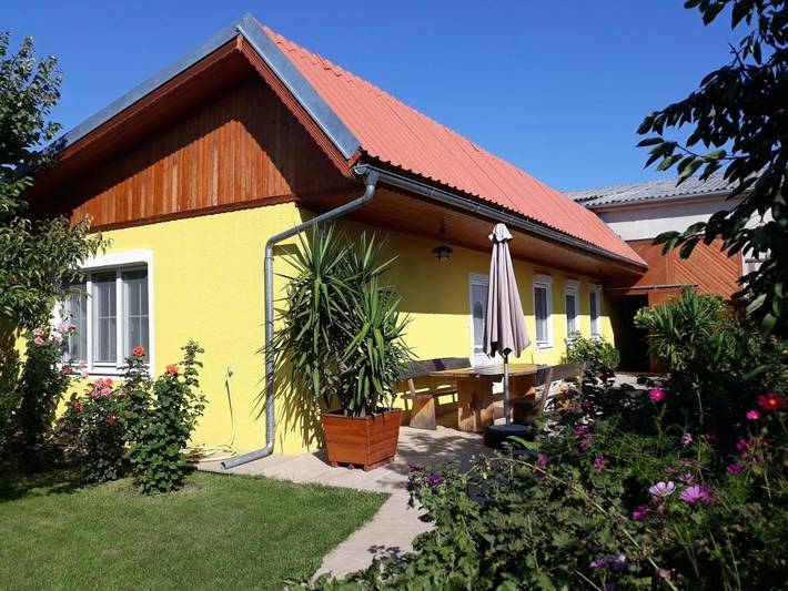 Ferienwohnung für 8 Personen, mit Balkon und Terrasse sowie Garten und Pool in Sankt Andrä am Zicksee