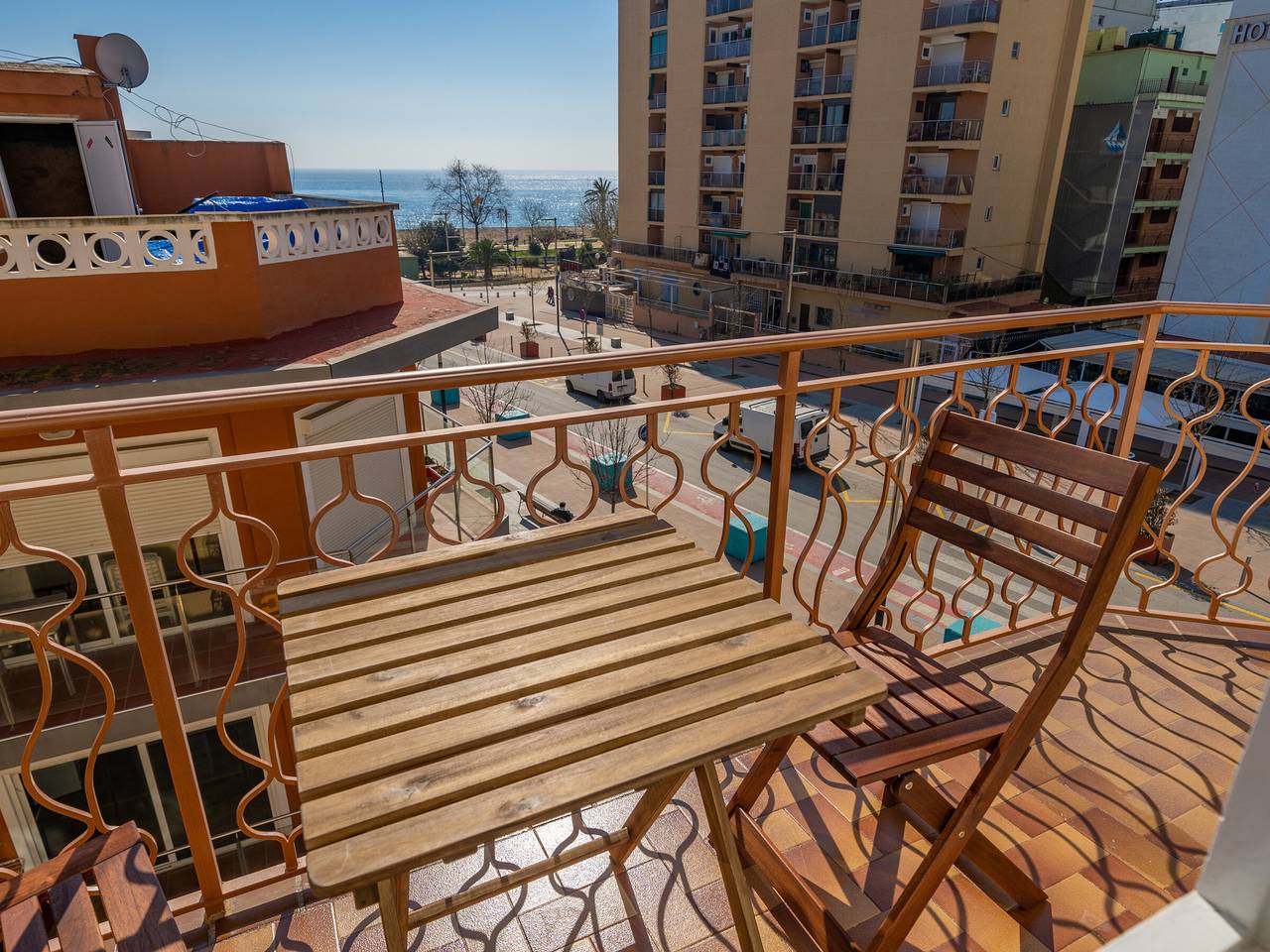 Entire apartment, Beautiful apartment for 4 in Calella, 150m from beach, air conditioning and Wi-Fi in Calella, Costa del Maresme