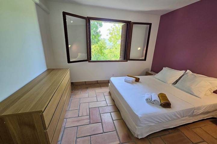 Location de vacances pour 10 personnes, avec jardin et terrasse dans Office De Tourisme De Saint Florent - 3