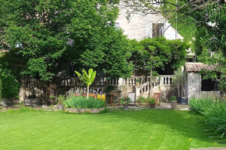 Location de vacances pour 8 personnes, avec jardin ainsi que jacuzzi et sauna à Saint-Bauzille-de-Putois