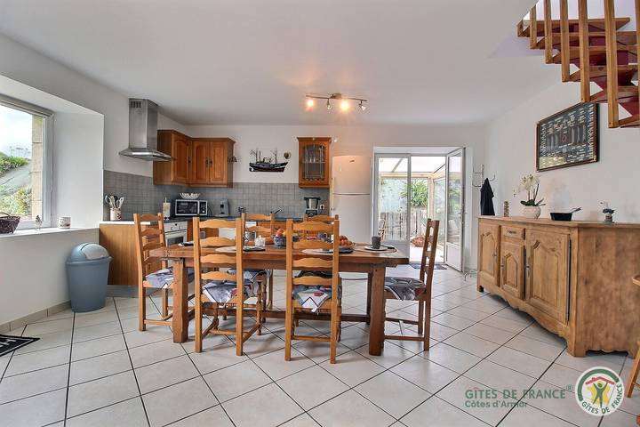 Gîte pour 5 personnes, avec jardin et terrasse, animaux acceptés à Yvias - 4