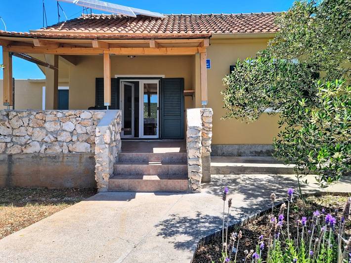 Ferienhaus für 6 Personen, mit Terrasse und Garten in Kroatien - 4