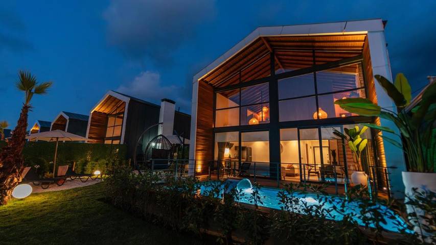 Villa für 4 Personen, mit Pool und Garten sowie Whirlpool in Sapanca