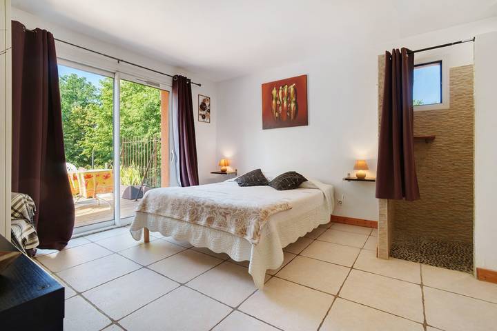 Bed and Breakfast 'Chambre Chocolat' with Shared Pool, Shared Terrace and Wi-Fi in Saint-André-d'Allas, Périgord Noir