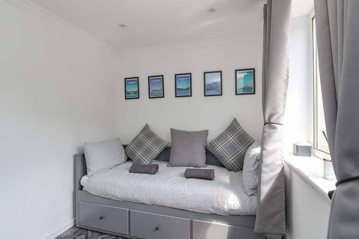 Ben View, family friendly, character holiday cottage in Arrochar in Loch Lomond, Argyll & Bute