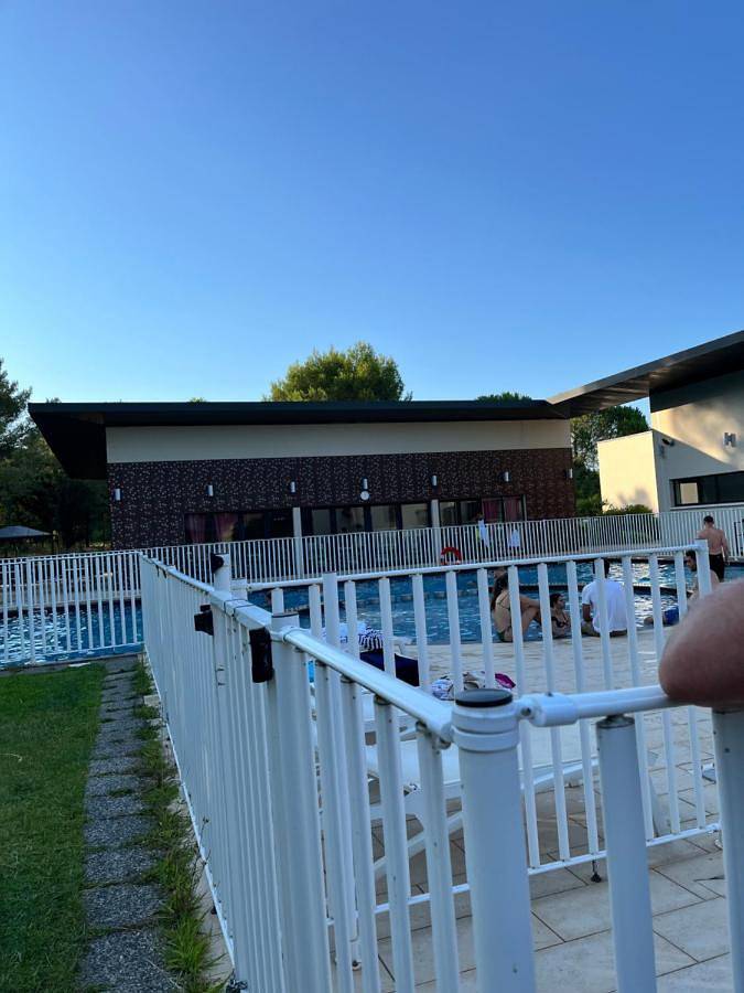 Gîte pour 4 personnes, avec balcon et jacuzzi ainsi que sauna et piscine dans Le Pont du Gard - 3