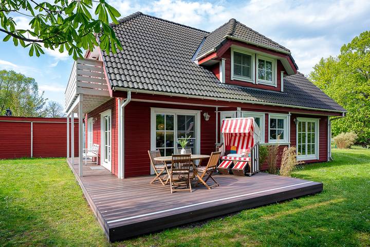 Ferienhaus für 10 Personen, mit Garten und Sauna sowie Terrasse in Prerow