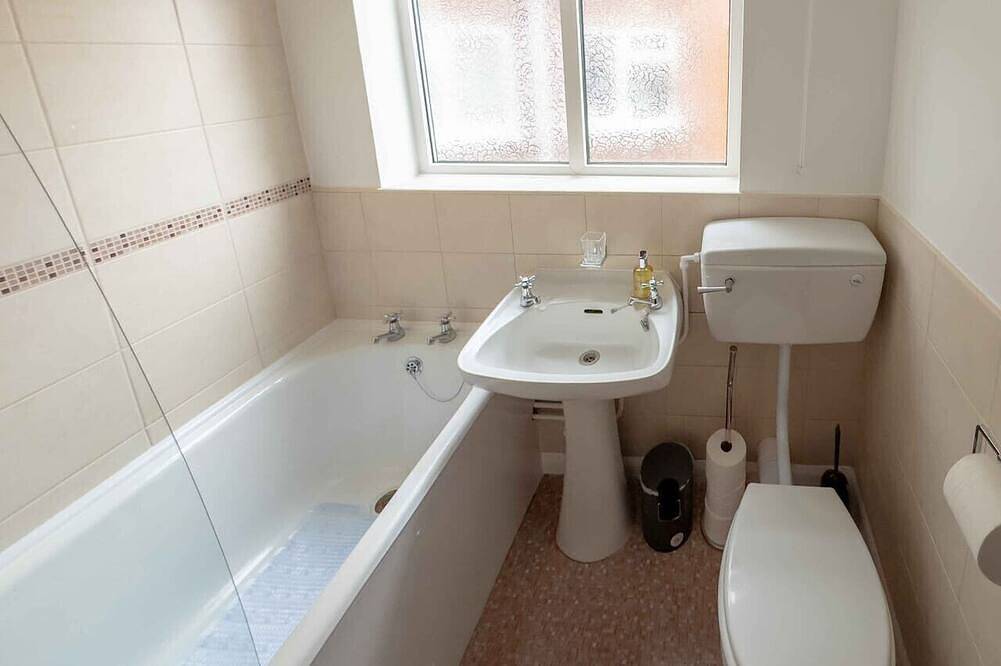 Bright 2-bedroom home with private garden & easy London access in Bexley, Londres