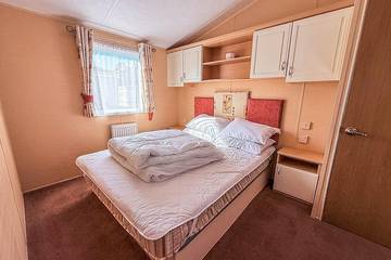 Static Caravan for 6 People in Waveney District, Suffolk, Photo 1