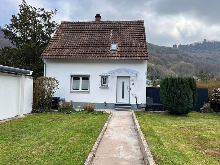 Ferienhaus für 4 Personen, mit Terrasse und Garten in Annweiler