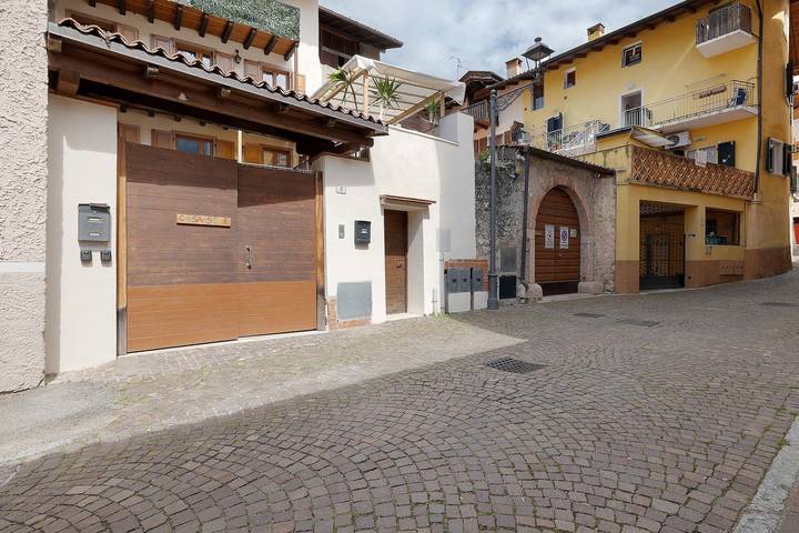 Entire apartment, Apartment 'Casa Sole 2' with Mountain View, Balcony and Wi-Fi in Ceniga, Dro